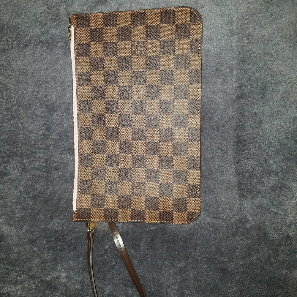 Re-posh 100% authentic louis vuitton wristlet